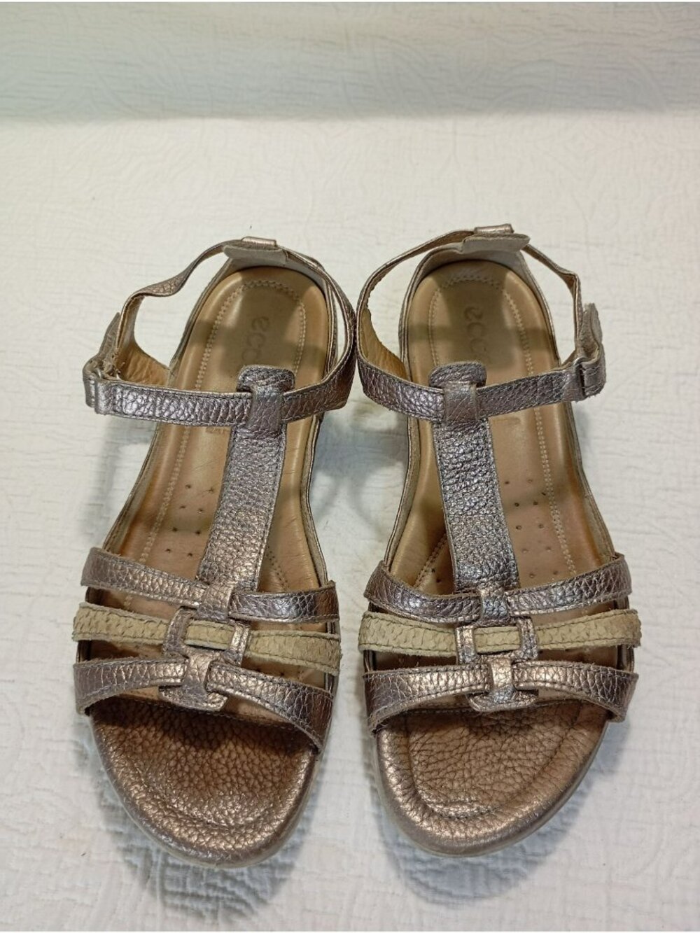 Ecco Womens T-Strap Sandals Gladiator Size 9 Comfortable Cushioned Sole